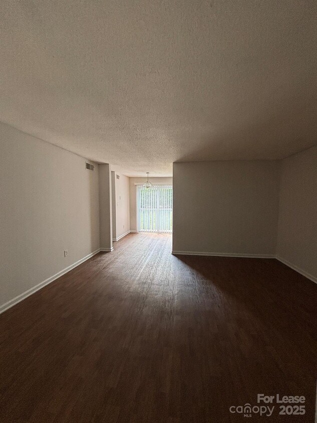 Foto principal - 2026 Harvest Ln