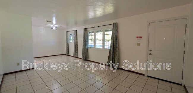 Foto del edificio - 1435 E Cedar St