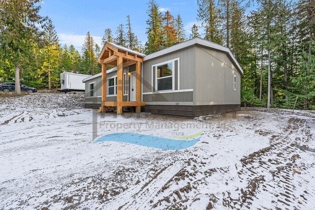 Building Photo - 3 Bedroom 2 Bathroom Home on a Private Lot out in the Country Near Sagle!