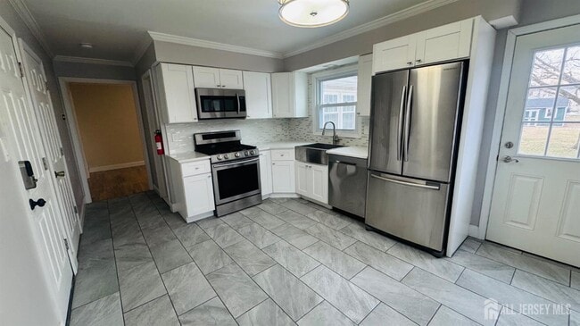 Building Photo - 966 Bergen Ave