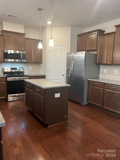 Building Photo - 16731 Cozy Cove Rd