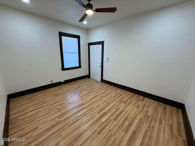 Foto del edificio - 860 E 13th St