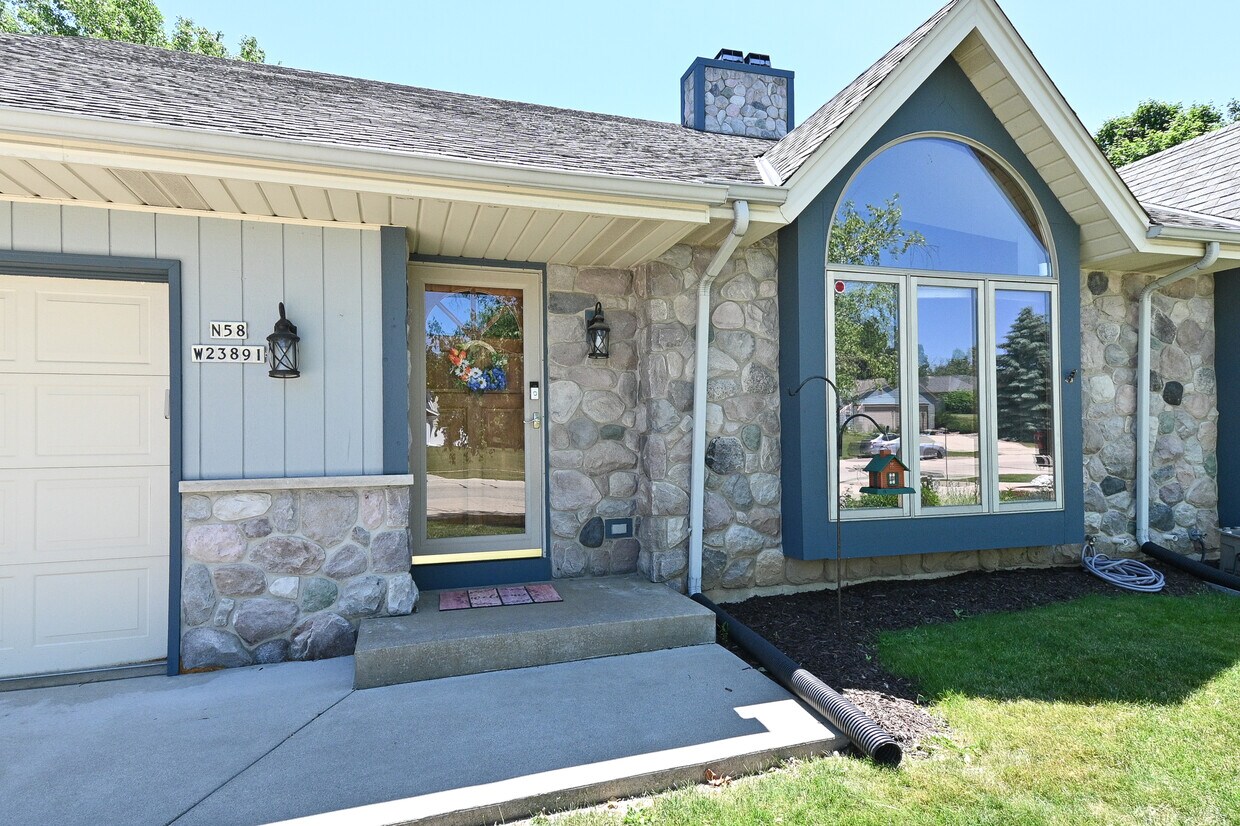 N58W23891 Clover Dr, Sussex, WI 53089 Townhome Rentals in Sussex WI