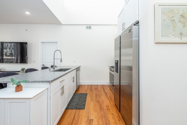Building Photo - 1003 N Bodine St