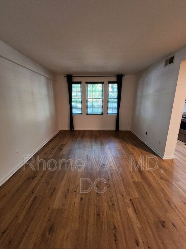 Building Photo - 1909 N Rhodes St