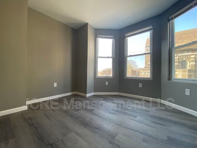 Building Photo - 458 N Dearborn St