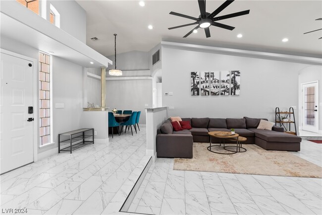 Building Photo - 8410 Rancho Destino Rd