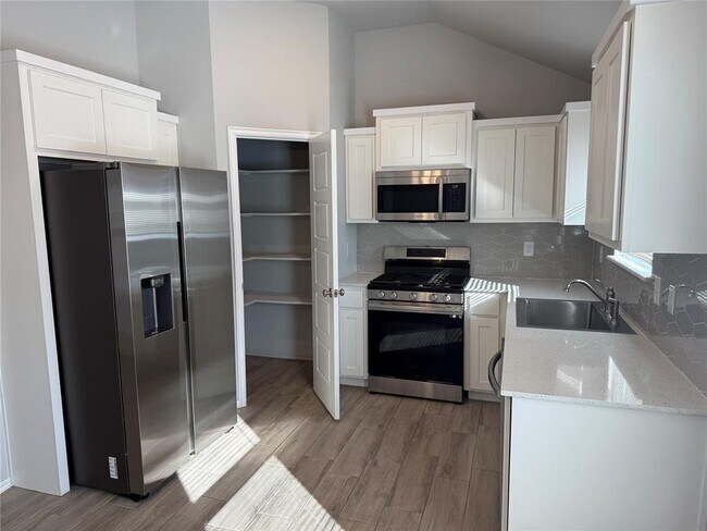 Building Photo - 3724 Apple Villas Cir