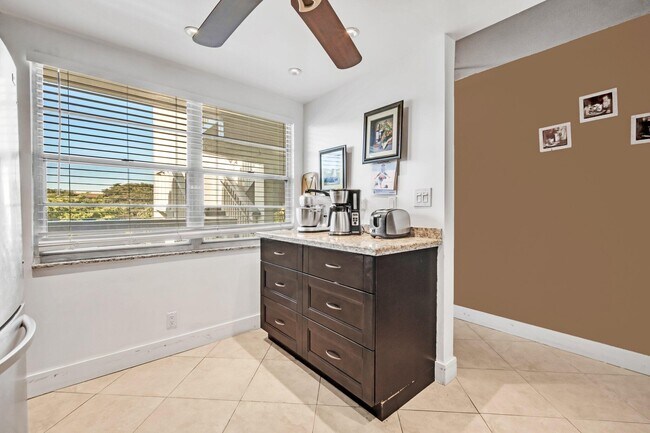 Building Photo - 3002 Portofino Isle