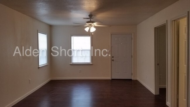 Building Photo - 2121 Lolita Dr