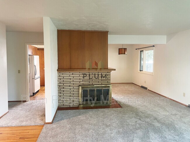 Building Photo - 2610 Bel Vue Dr