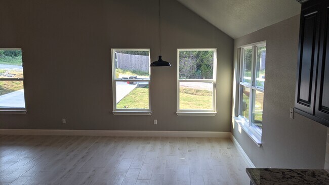 Dining Area - 1828 Boot Hill Rd