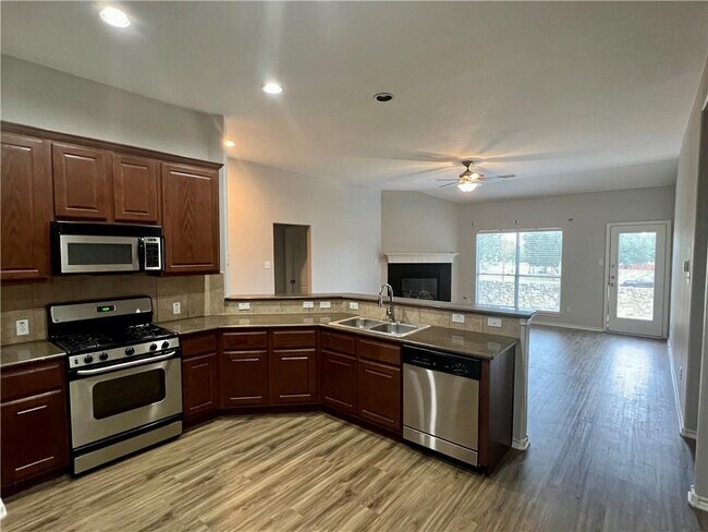 Building Photo - 2113 Village View Loop