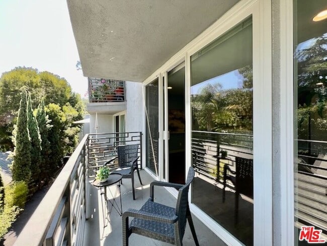 Foto del edificio - 1920 Hillcrest Rd