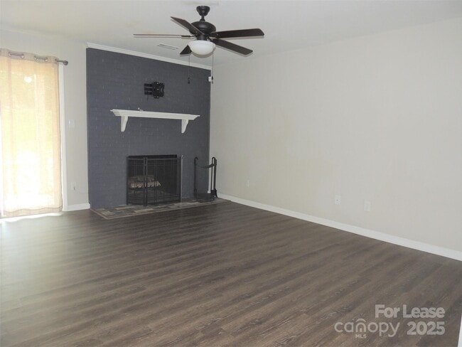 Foto del edificio - 9252 Kings Canyon Dr