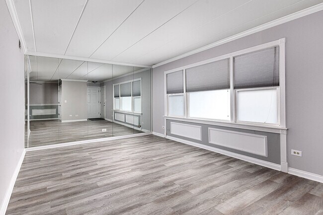 Foto del edificio - 9614 W Higgins Rd