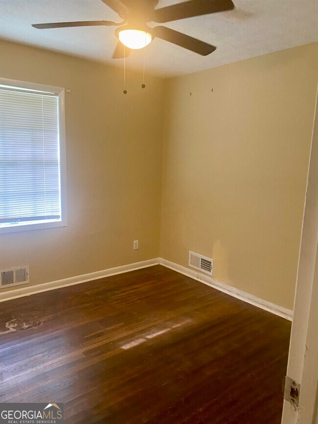 Building Photo - 6936 Adel Ln