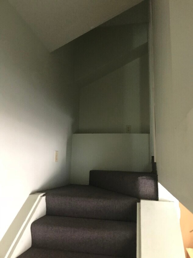 hall - 2357 W Clifton Ave