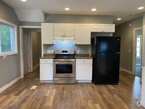 Building Photo - 551 Noah Ave