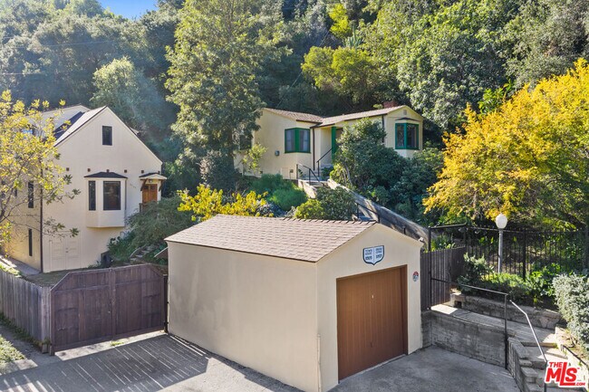 Foto del edificio - 3705 Fredonia Dr