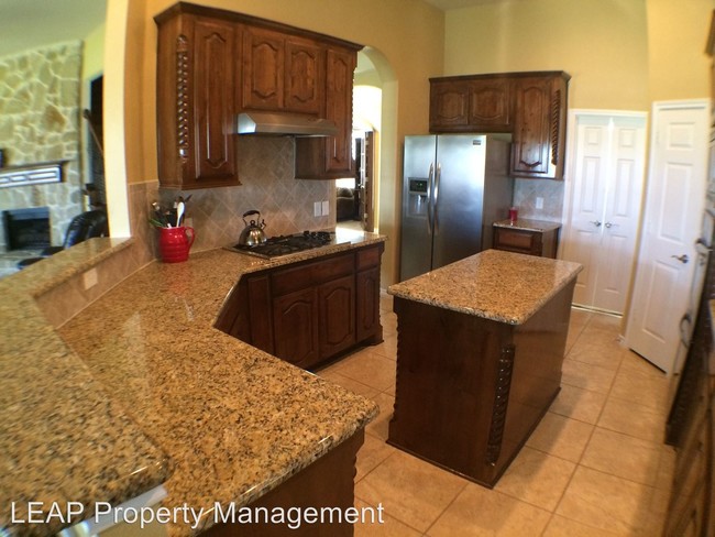 Building Photo - 4 br, 3.5 bath House - 2520 Old Stables Dr.