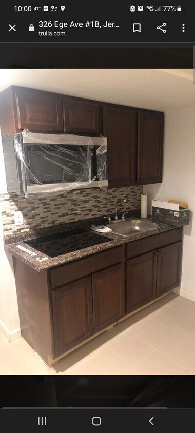 Kitchenette - 326 Ege Ave