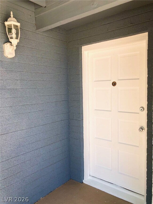 Building Photo - 2300 Santa Clara Dr