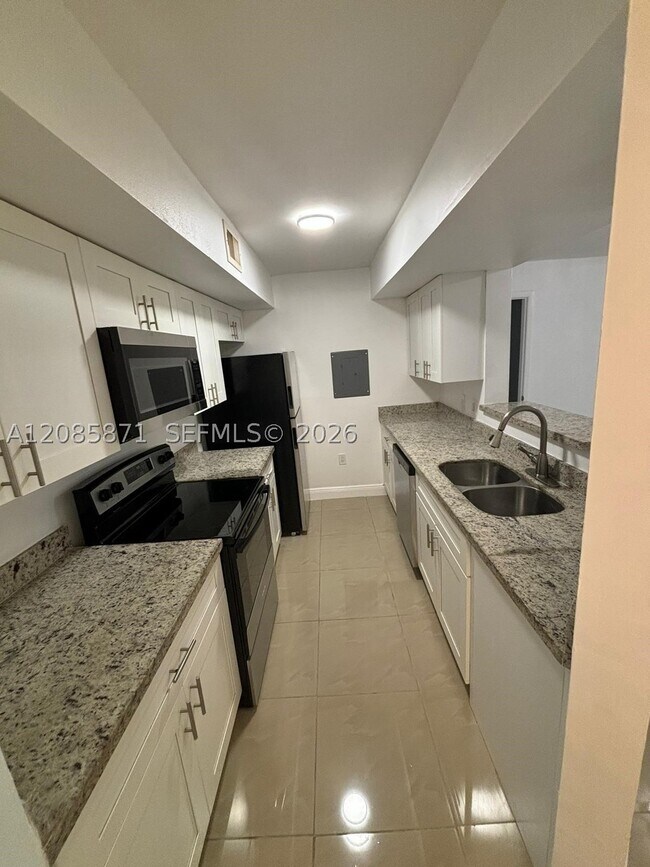 Building Photo - 10500 SW 155th Ct