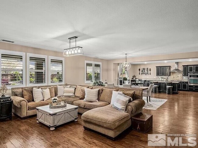 Foto del edificio - 2725 Foxhunter Ln