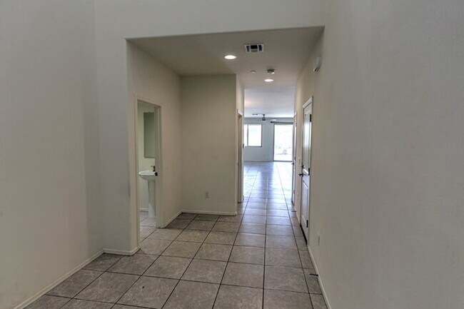 Foto del edificio - $750.00 MOVE-IN CREDIT TOWARDS FIRST MONTH RENT!!!!! Rancho Sahuarita