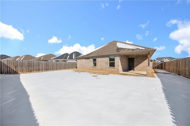 Building Photo - 971 Lakeview Dr