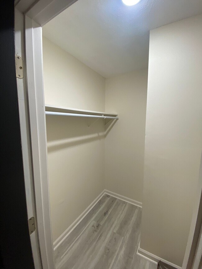 Foto del edificio - 100 Fieldcrest Dr