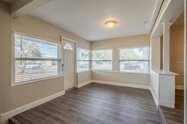 Building Photo - 5624 Balboa Dr