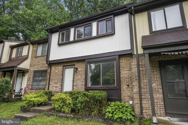 Building Photo - Welcome to Jackson Oak! This stunning 3-level townhome is now available for rent and offers the p...