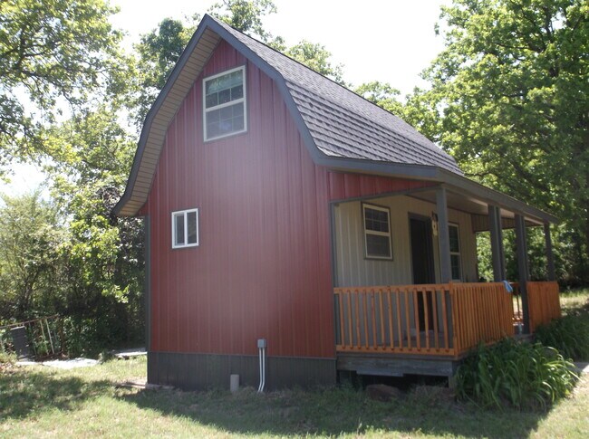 Foto del edificio - Cabin/Tiny House, 1 bed, 1 Bath on 2 Acres