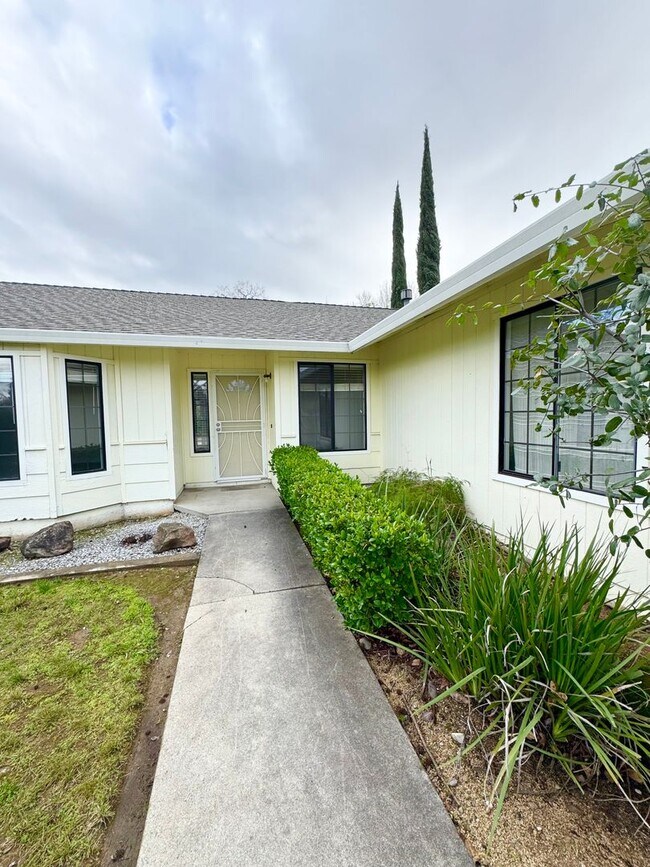 Building Photo - 4 Bedroom in Candlewood Subdivision