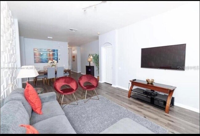 Building Photo - 8121 Fan Palm Way