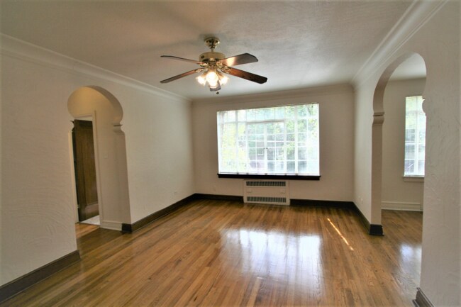 Building Photo - 1407 E 10th Ave