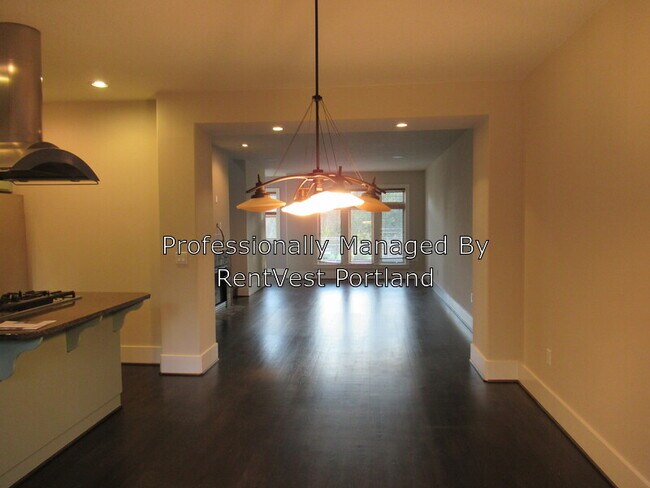 Building Photo - 5071 W Sunset Dr