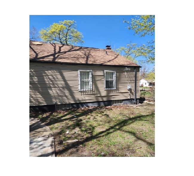 Building Photo - 19934 Rosemont Ave