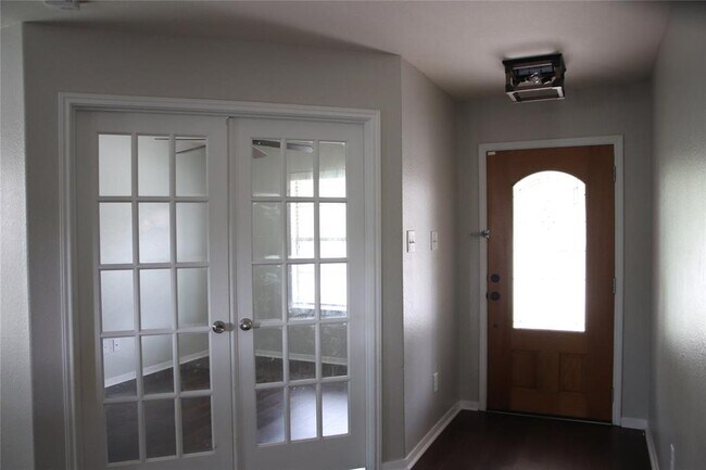 Foto del edificio - 2710 Sandberry Dr