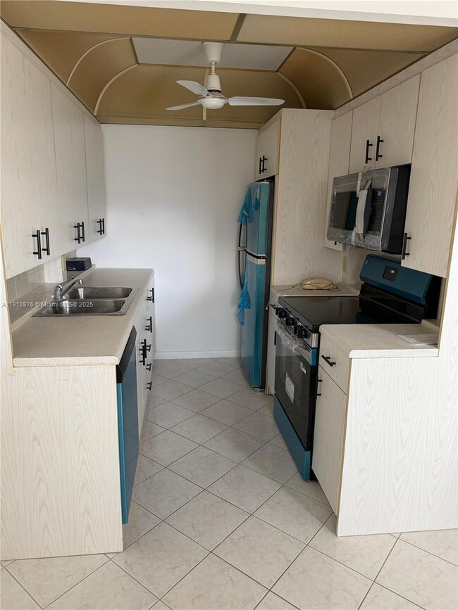 Foto del edificio - 2052 Exeter C