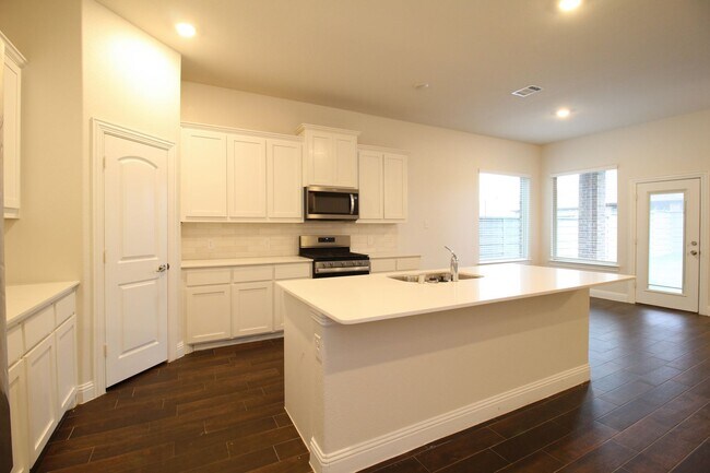 Foto del edificio - 7401 Hawthorne Wy