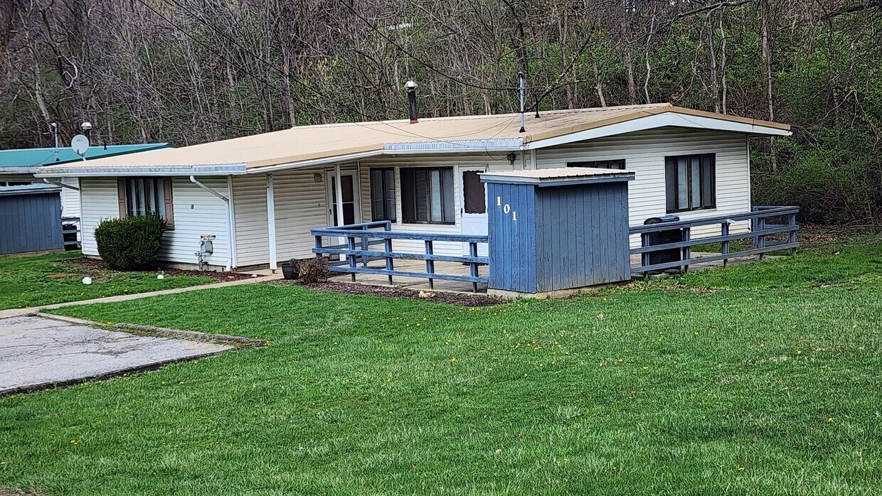 Three bedroom 1.5 house available for rent May 1 2026! - Three bedroom 1.5 house available for rent May 1 2026!