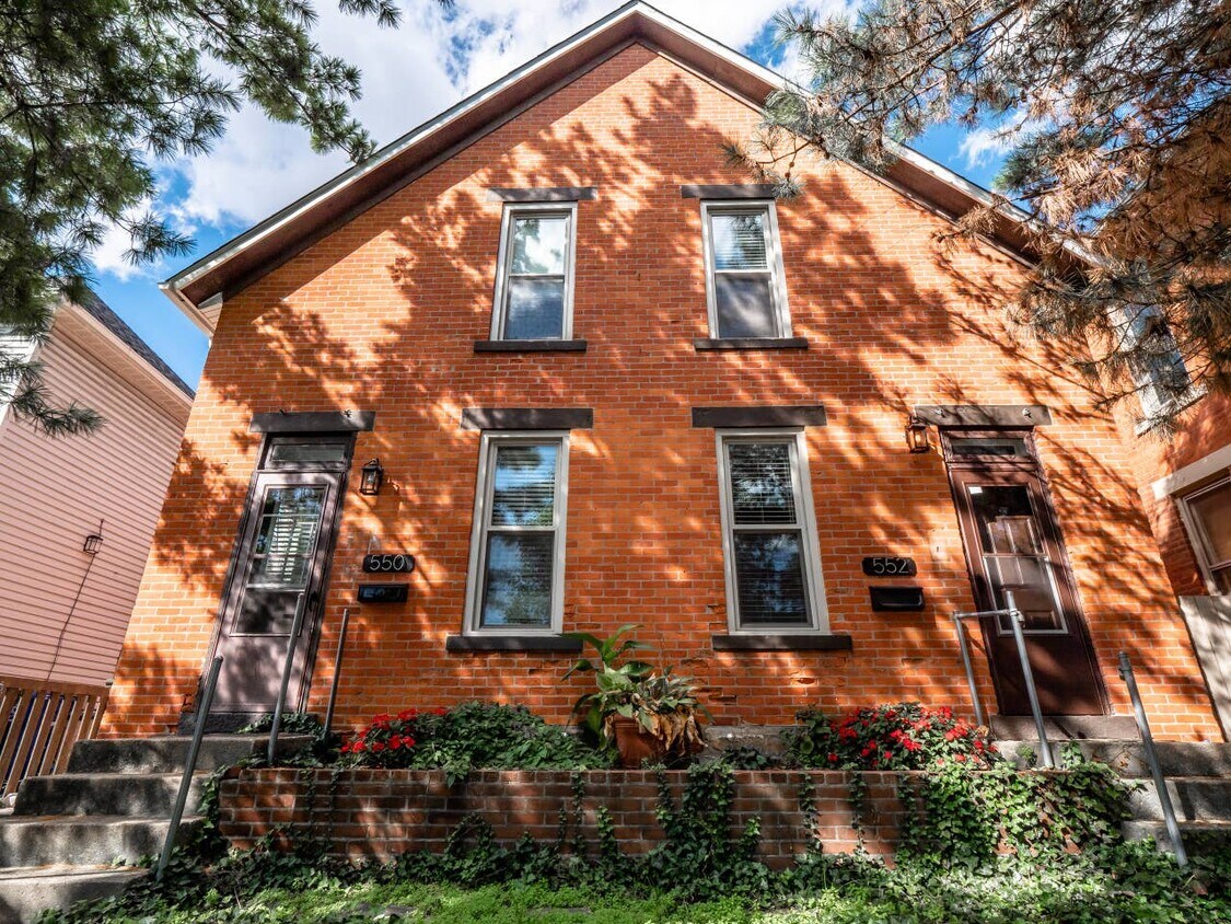 Primary Photo - 552 E Sycamore St