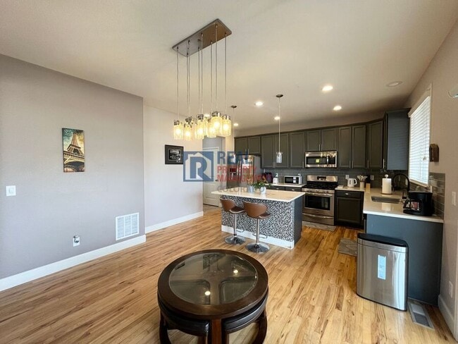 Building Photo - 15991 Village Cir E