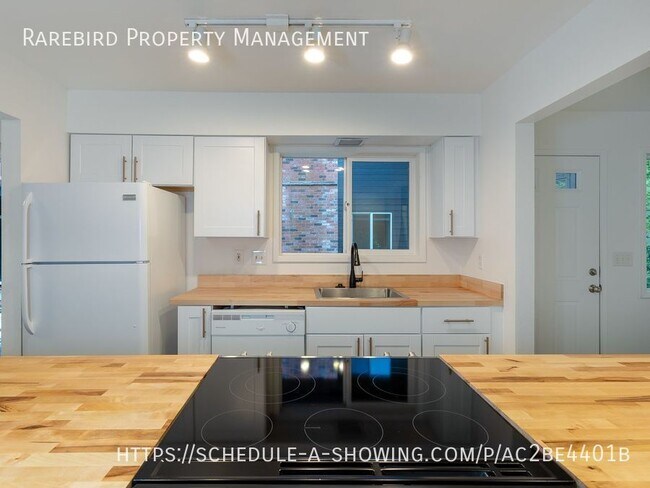 Building Photo - 3 bedroom, 2 bath now available in SW Port...