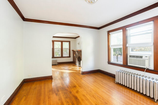 Foto del edificio - 2152 W Webster Ave