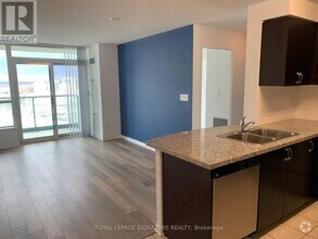 Building Photo - 4900-4900 Glen Erin Dr