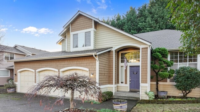 Foto del edificio - Spacious 4-Bed Home in East Meridian